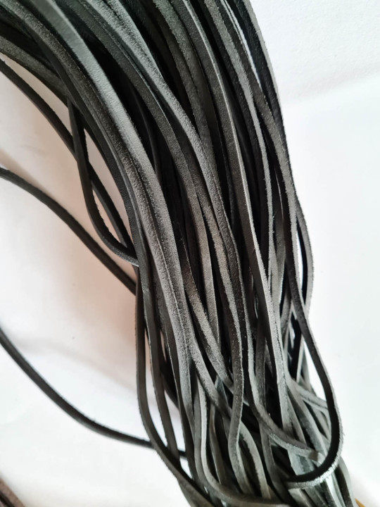 Square leather straps 125 / 130 cm