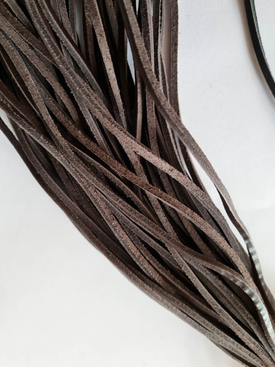 Square leather straps 125 / 130 cm