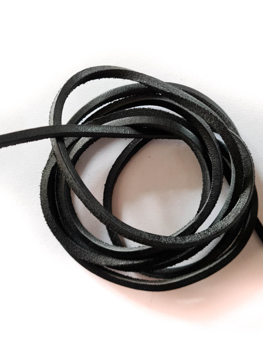 Square leather straps 125 / 130 cm