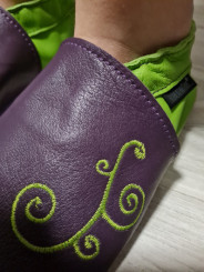 Size from 18 to 34 Purple and green embroidered slippers