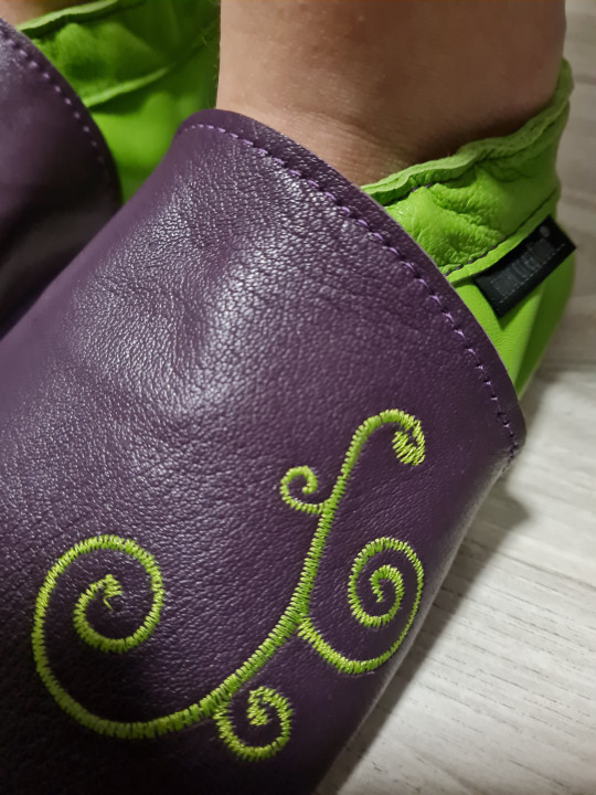 Size from 18 to 34 Purple and green embroidered slippers