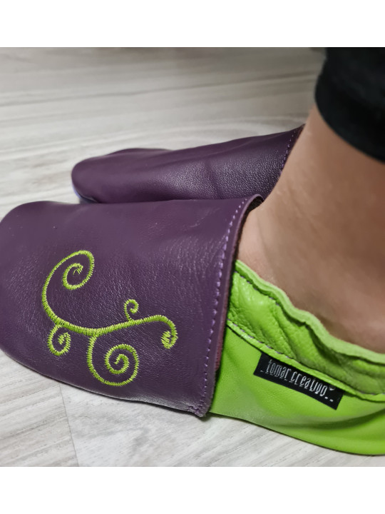 Taille du 18 au 34 Chaussons brodés violet et vert