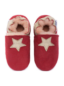 Red woolen slippers, beige star
