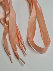 Lacets en satin rose