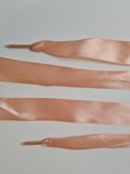 Lacets en satin rose
