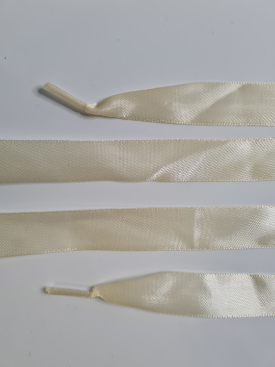 Lacets en satin beige