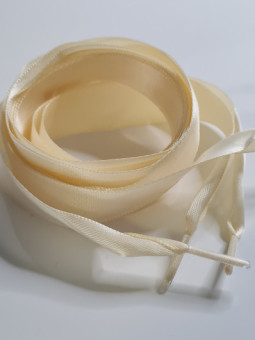 béžové saténové šnúrky