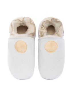 Pantoufles peau lainée blanche, pois cream