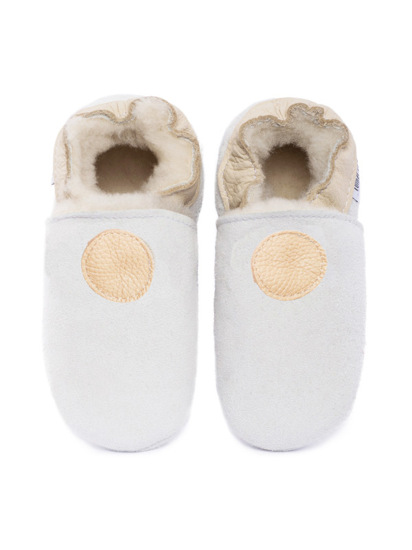 Pantoufles peau lainée blanche, pois cream