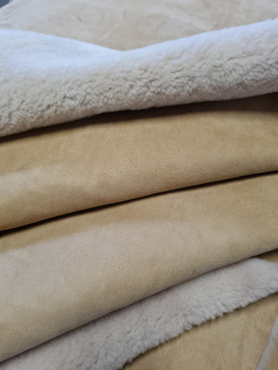 Sheepskin slippers slippers,  cream round