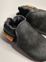 vegan slippers black