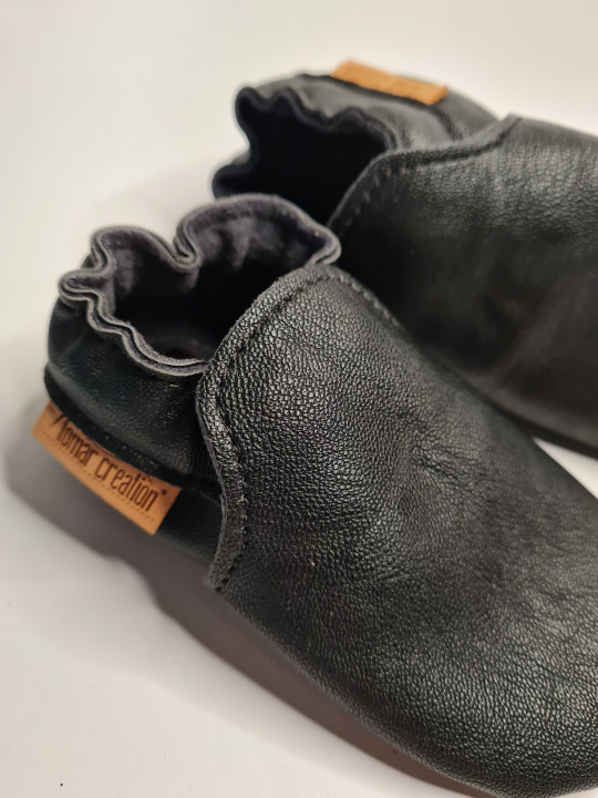vegan slippers black