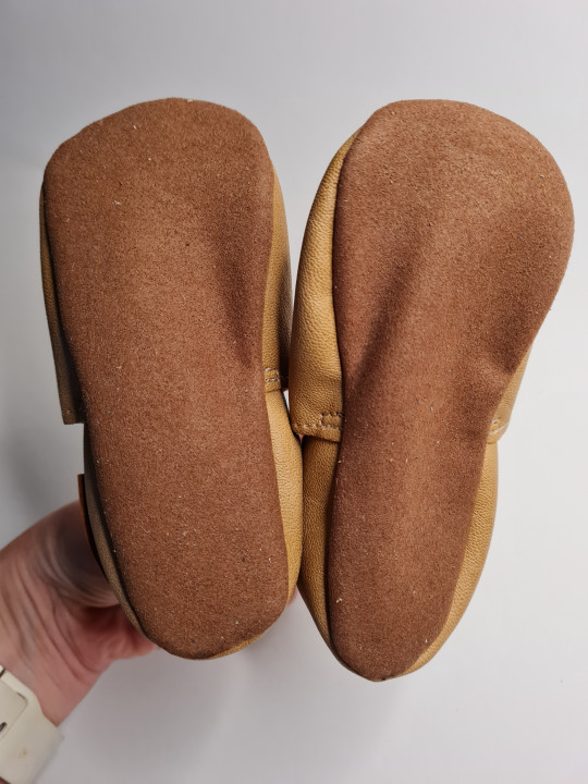 vegan slippers brown