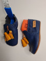 chaussons vegan bleu avec pompons