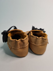 vegan slippers brown with pompoms