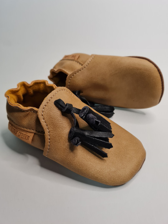 vegan slippers brown with pompoms