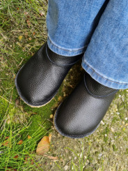 Bottines minimalistes en cuir noir