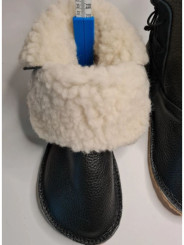Bottines minimalistes en cuir noir