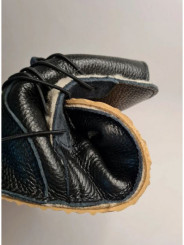 Bottines minimalistes en cuir noir