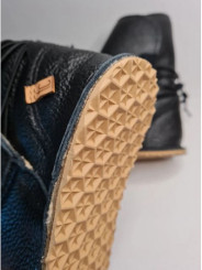 Bottines minimalistes en cuir noir