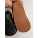 chaussons vegan noir avec pompons