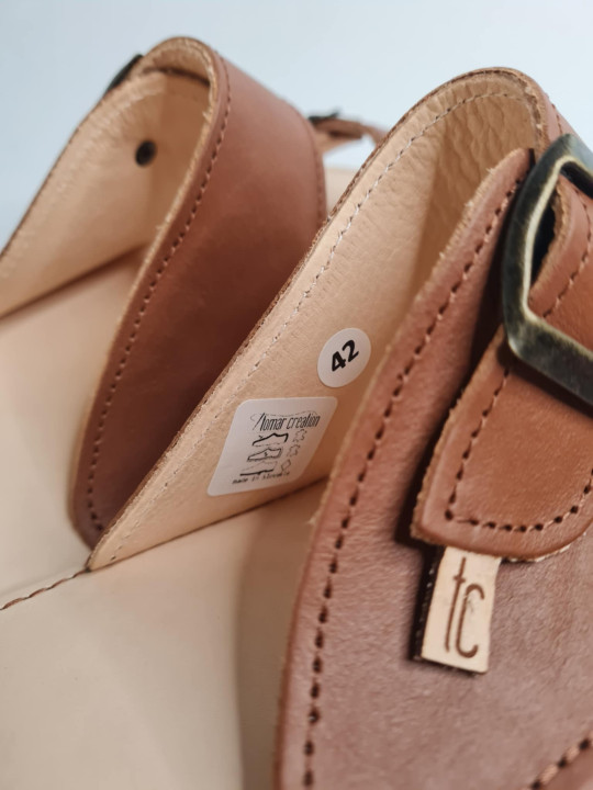 Minimalist wide and soft double buckle flat sandals