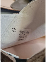 Minimalist wide and soft triple buckle  ajustable flat sandals