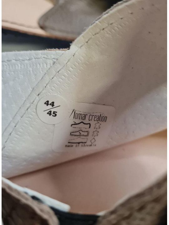 Minimalist wide and soft triple buckle  ajustable flat sandals