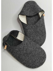 Soft natural boiled wool slippers in anthracite gray