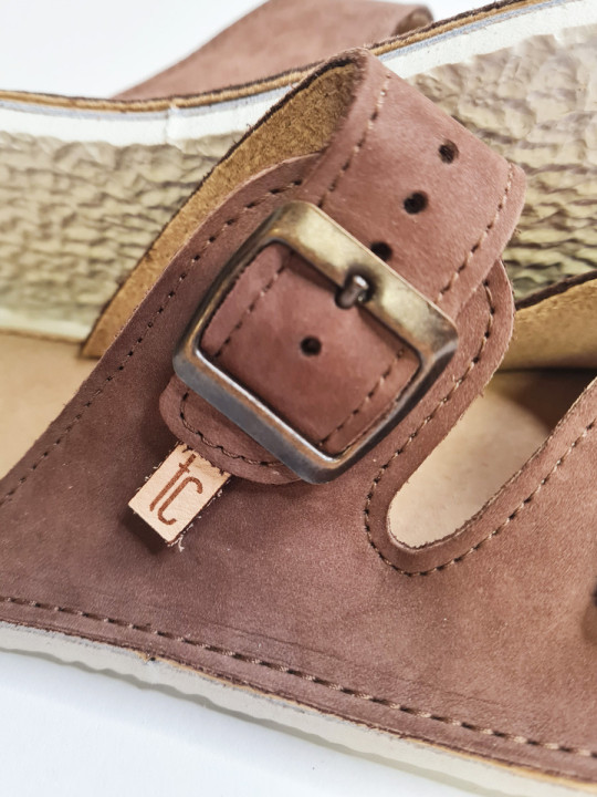 Sandales Nubuck Marron – Double Boucle – Semelle Blanche Ultralégère | En Stock | Tomar Creation