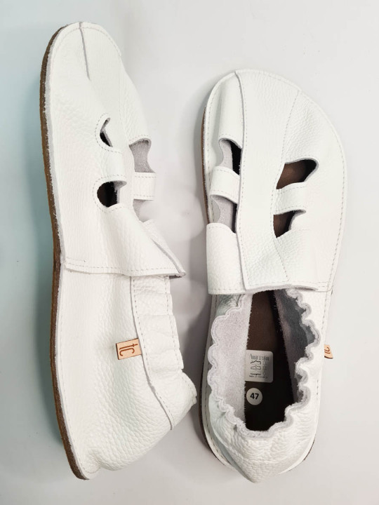 Chaussures été en cuir souple blanc  grande pointure 46 et 47