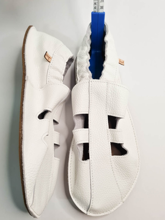 Chaussures été en cuir souple blanc  grande pointure 46 et 47