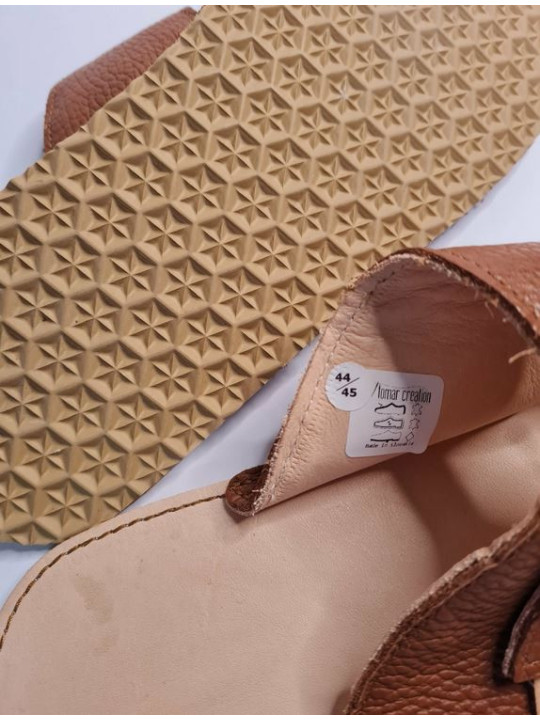 Minimalistické široké a mäkké ploché sandále s dvojitou prackou