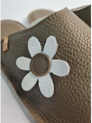 leather clog slippers in more than 20 color with a flexible barefoot sole design minimalist