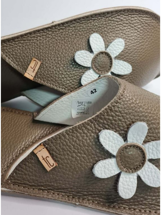 leather clog slippers in more than 20 color with a flexible barefoot sole design minimalist