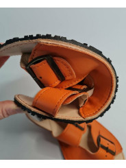 Minimalistické široké a mäkké ploché sandále s dvojitou prackou