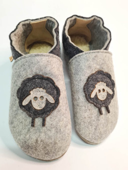 Chaussons en laine motif mouton en laine bouillie naturelle gris clair