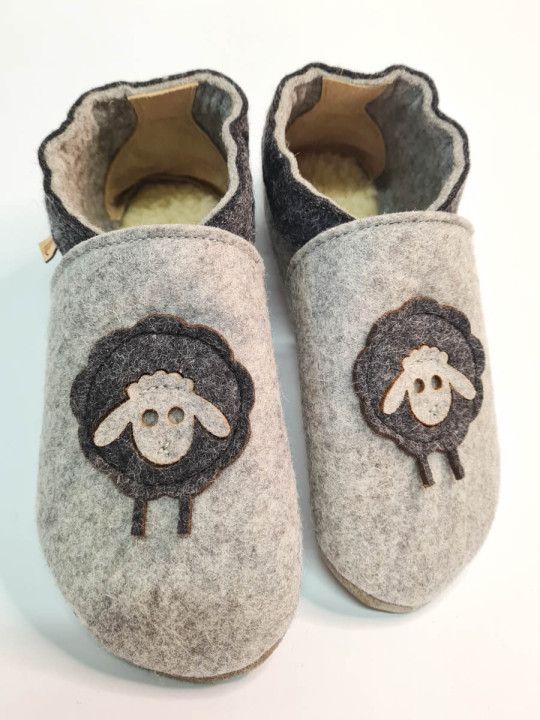 Natural wool merino felt slippers suitable for children and adults, all sizes from 18 to 49.