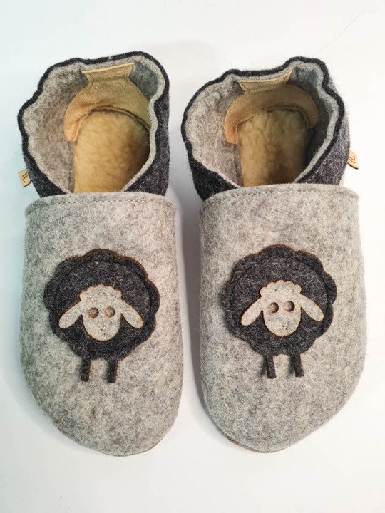 Natural wool merino felt slippers suitable for children and adults, all sizes from 18 to 49.