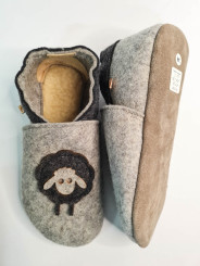 Natural wool merino felt slippers suitable for children and adults, all sizes from 18 to 49.