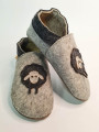 Chaussons en laine motif mouton en laine bouillie naturelle gris clair