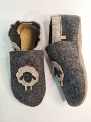Natural wool merino felt slippers suitable for children and adults, all sizes from 18 to 49.