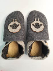 Natural wool merino felt slippers suitable for children and adults, all sizes from 18 to 49.