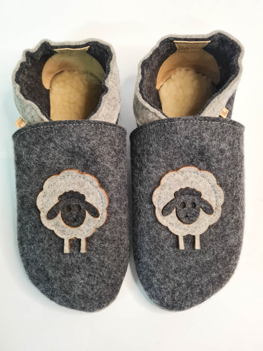 Chaussons en laine motif mouton en laine bouillie naturelle anthracite