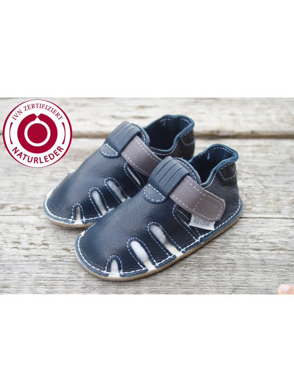 Our little gummies with velcro closure are made from soft quality vegetable-tanned leather.