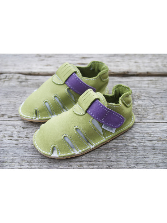 Our little gummies with velcro closure are made from soft quality vegetable-tanned leather.