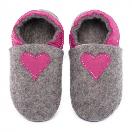 Merino slippers black with heart - fuxia