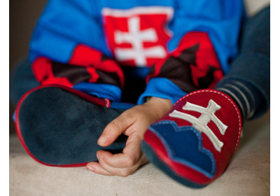 Conseils pour Habituer Votre Enfant à Porter des Chaussons | Tomar Creation