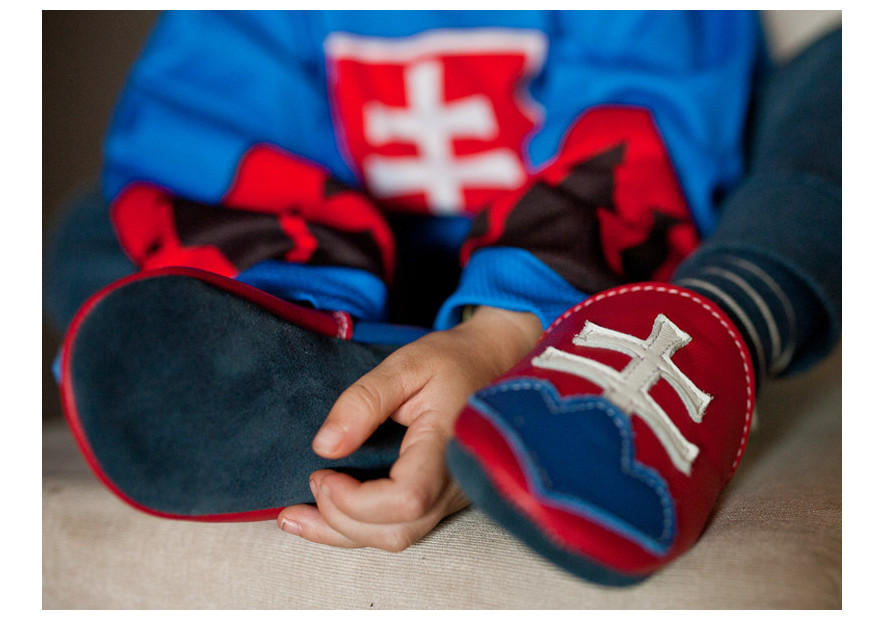 Conseils pour Habituer Votre Enfant à Porter des Chaussons | Tomar Creation