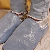 Good news : Glitter leather is still on sale from size 36 to 48 ! https://tomarcreation.com/en/adults-from-36-to-48/1863-slippers-light-blue-glitter-size-36-to-49.html #tomarcreation #glitter #slippers #warmfeet
